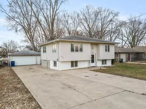 Exterior - 1446 E Ridgeway Ave, Waterloo, IA 50702 photo 3 of 4