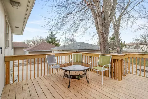 Exterior - 1446 E Ridgeway Ave, Waterloo, IA 50702 photo 2 of 4