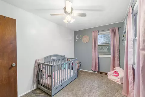 Bedroom - 1446 E Ridgeway Ave, Waterloo, IA 50702 photo 3 of 4