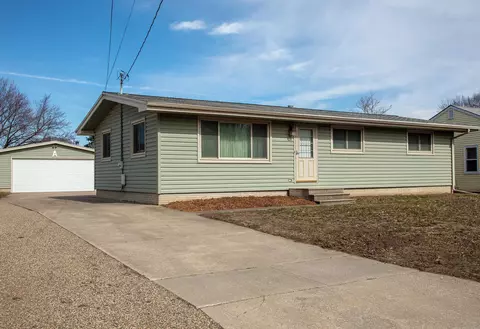 627 End Ave, Evansdale, IA 50707