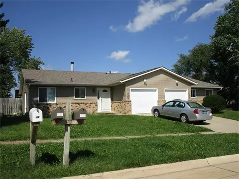 422-424 Heritage Rd, Cedar Falls, IA 50613