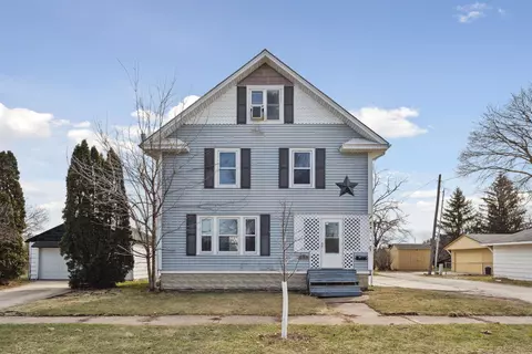 315 E 12th St, Cedar Falls, IA 50613