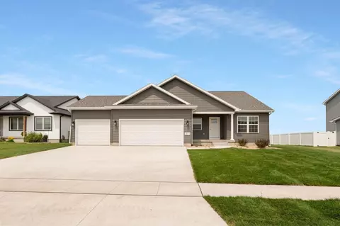 2817 Arbor Ridge Rd, Cedar Falls, IA 50613