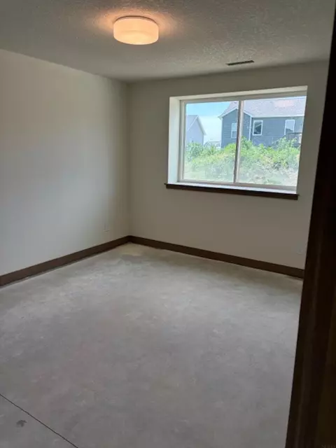 125 Goldcrest Ct, Waterloo, IA 50701 photo 8
