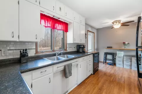 209 E Main St, Dunkerton, IA 50626 photo 9