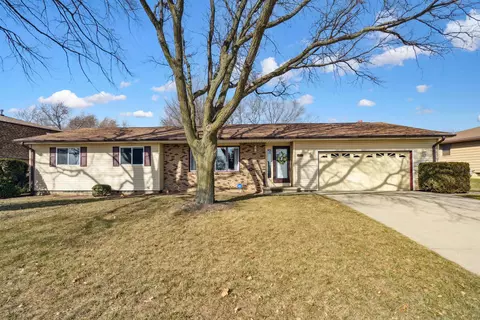 830 Olympic Dr, Waterloo, IA 50701