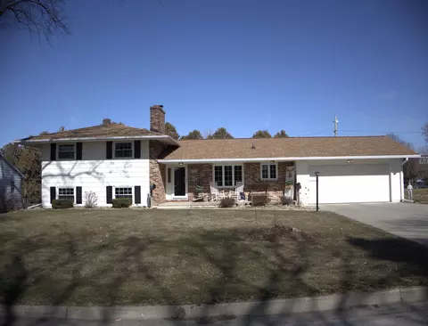 1156 Rachael St, Waterloo, IA 50701