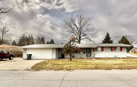 6 Bruce Ln, La Porte City, IA 50651