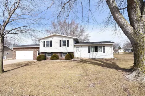 520 12th St N E, Independence, IA 50644