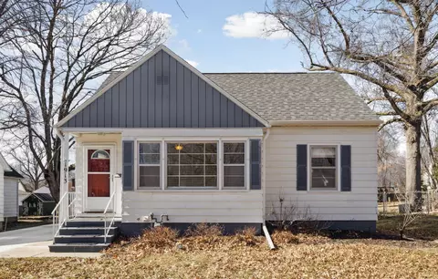 1913 Iowa St, Cedar Falls, IA 50613