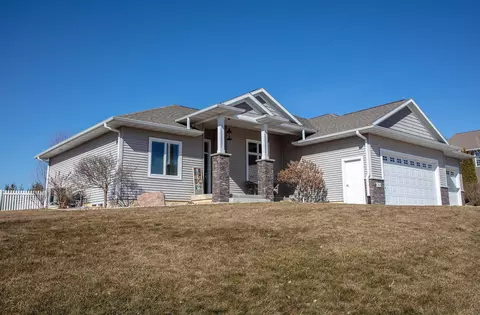 211 NE 12th St, Waverly, IA 50677