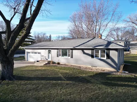 2412 Valley High Dr, Cedar Falls, IA 50613