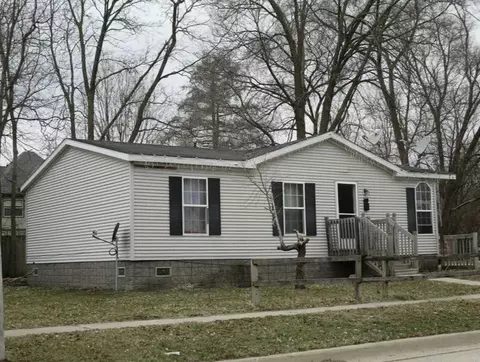 719 Elm St, Waterloo, IA 50703
