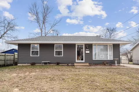 1651 Oakwood Dr, Waterloo, IA 50703