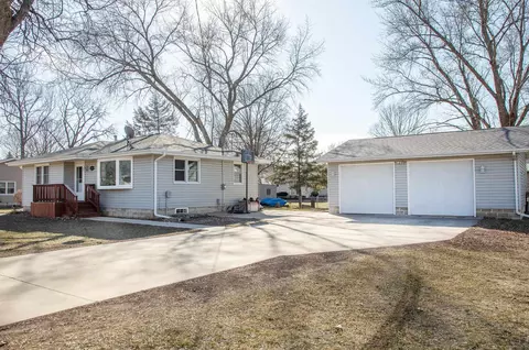406 E Jackson St, Shell Rock, IA 50670 photo 2