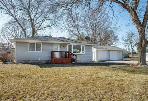 406 E Jackson St, Shell Rock, IA 50670