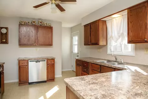 406 E Jackson St, Shell Rock, IA 50670 photo 6