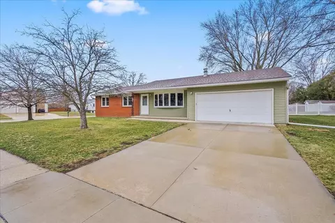 2507 W 3rd St, Cedar Falls, IA 50613