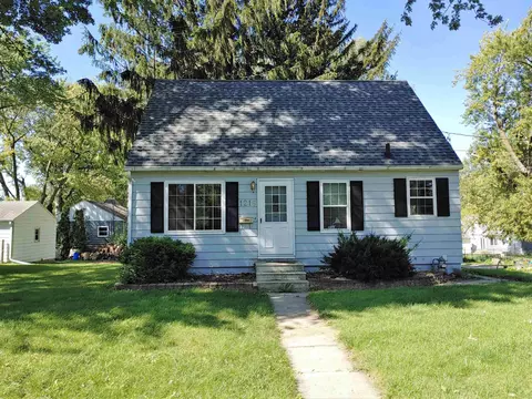 1216 W 11, Waterloo, IA 50702