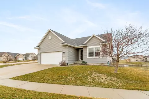 4701 Loren Dr, Cedar Falls, IA 50613