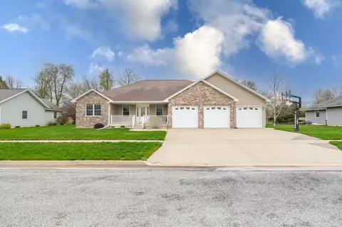 509 Bel Air Dr, Waverly, IA 50677