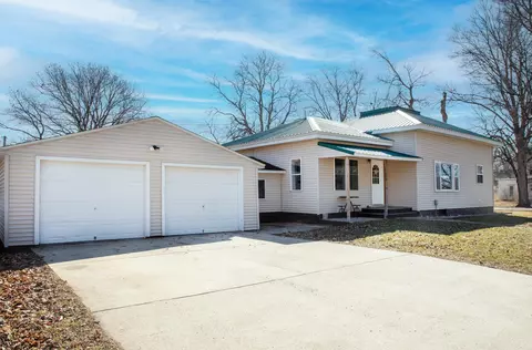 713 Brasher St, Nashua, IA 50658