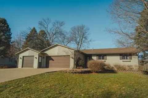 2575 Golf View Rd, Decorah, IA 52101