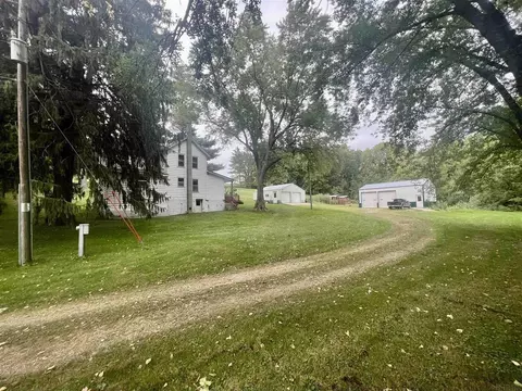 2821 120th St, Colesburg, IA 52035