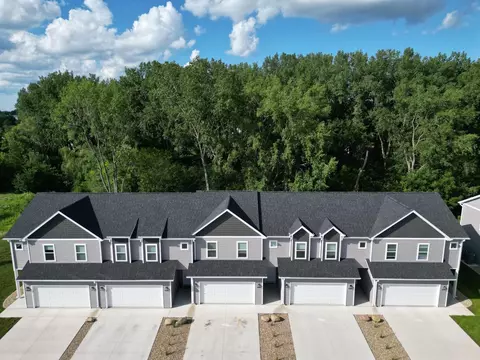 4326 Spruce Creek Dr, Cedar Falls, IA 50613