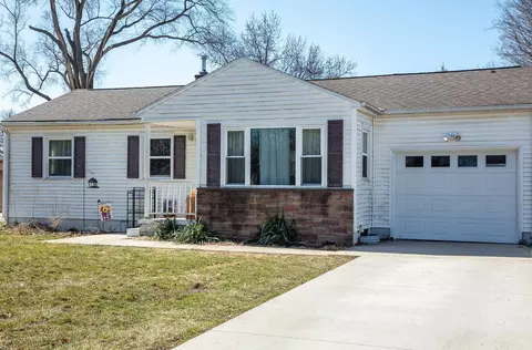 327 3rd St, Washburn, IA 50702