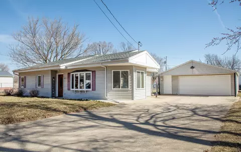 221 Beverly Dr, Evansdale, IA 50707