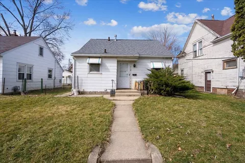 214 Linwood Ave, Waterloo, IA 50702