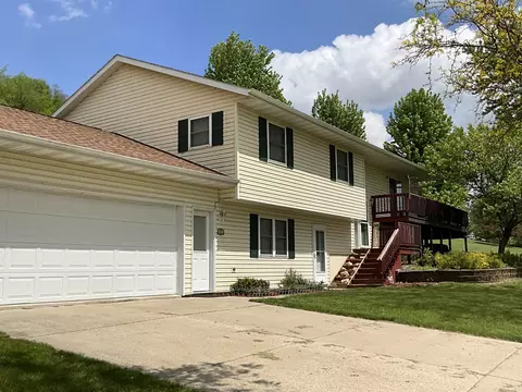 190 Sandy Ln, Clermont, IA 52135