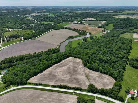 Nnn Drake Hill Road, Decorah, IA 52101
