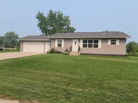 514 Westwood Ave, Strawberry Point, IA 52076