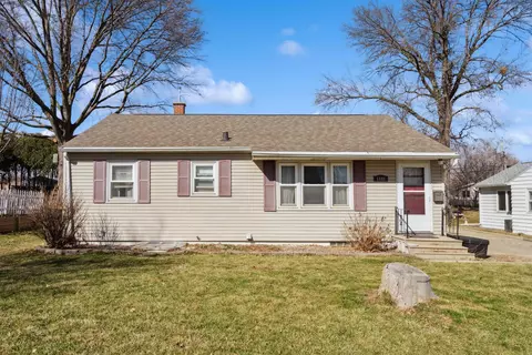 1409 W 7th St, Cedar Falls, IA 50613