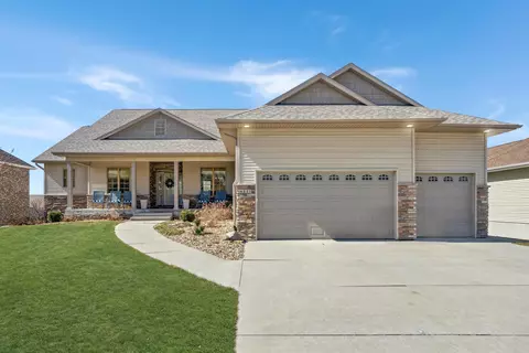 4121 Deena Dr, Cedar Falls, IA 50613