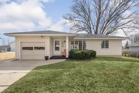 1014 NE 3rd Ave, Waverly, IA 50677