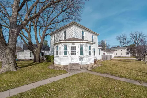522 SW 4th St, Waverly, IA 50677