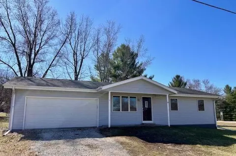 1679 260th St, Decorah, IA 52101