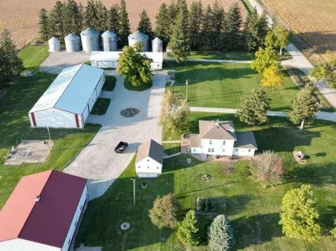 1568 W Ave, Dysart, IA 52224