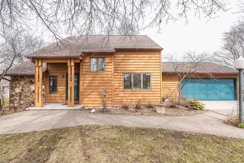 1315 Carol Ct, Cedar Falls, IA 50613
