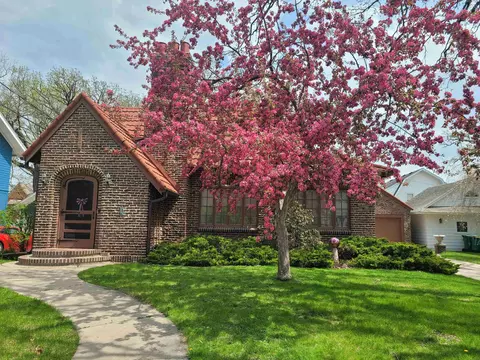 108 SW 5th Ave, Independence, IA 50644