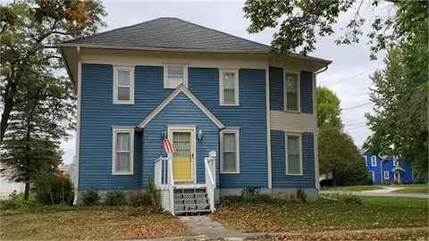 102 W 7th St, Sumner, IA 50674