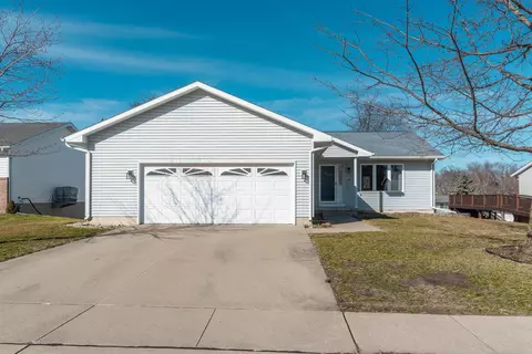 1103 Parkway Ave, Cedar Falls, IA 50613