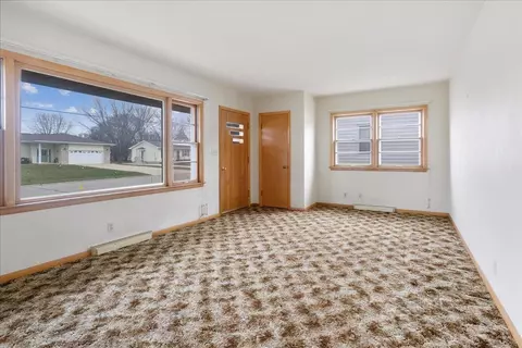 1445 Robin Rd, Waterloo, IA 50701 photo 2