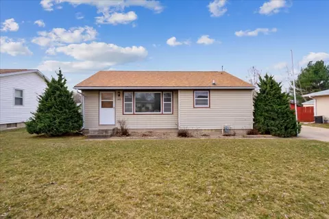 1445 Robin Rd, Waterloo, IA 50701