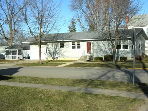 102 N 9th St, Osage, IA 50461