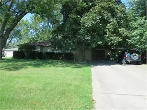 3125 Tucson Dr, Cedar Falls, IA 50613