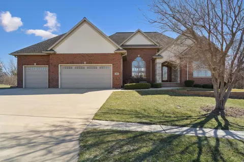 1010 Copper Ter, Waverly, IA 50677